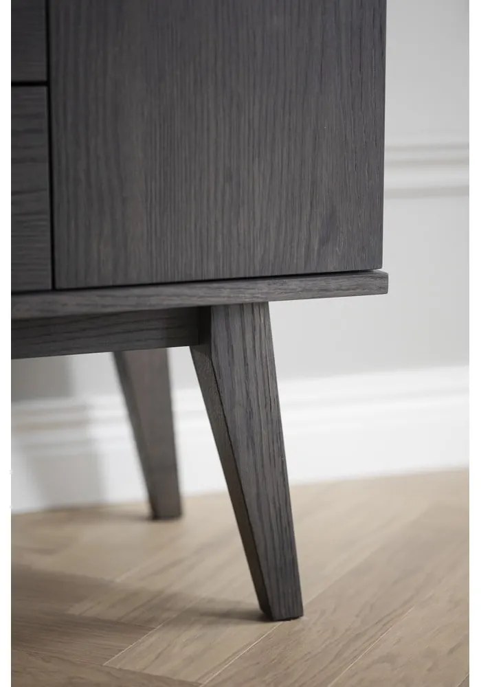 Hnedá nízka komoda v dekore duba 150x85 cm Filippa – Rowico