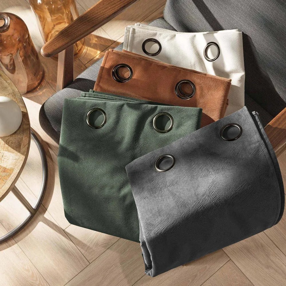 Antracitový zamatový záves 140x260 cm Olympe – douceur d'intérieur