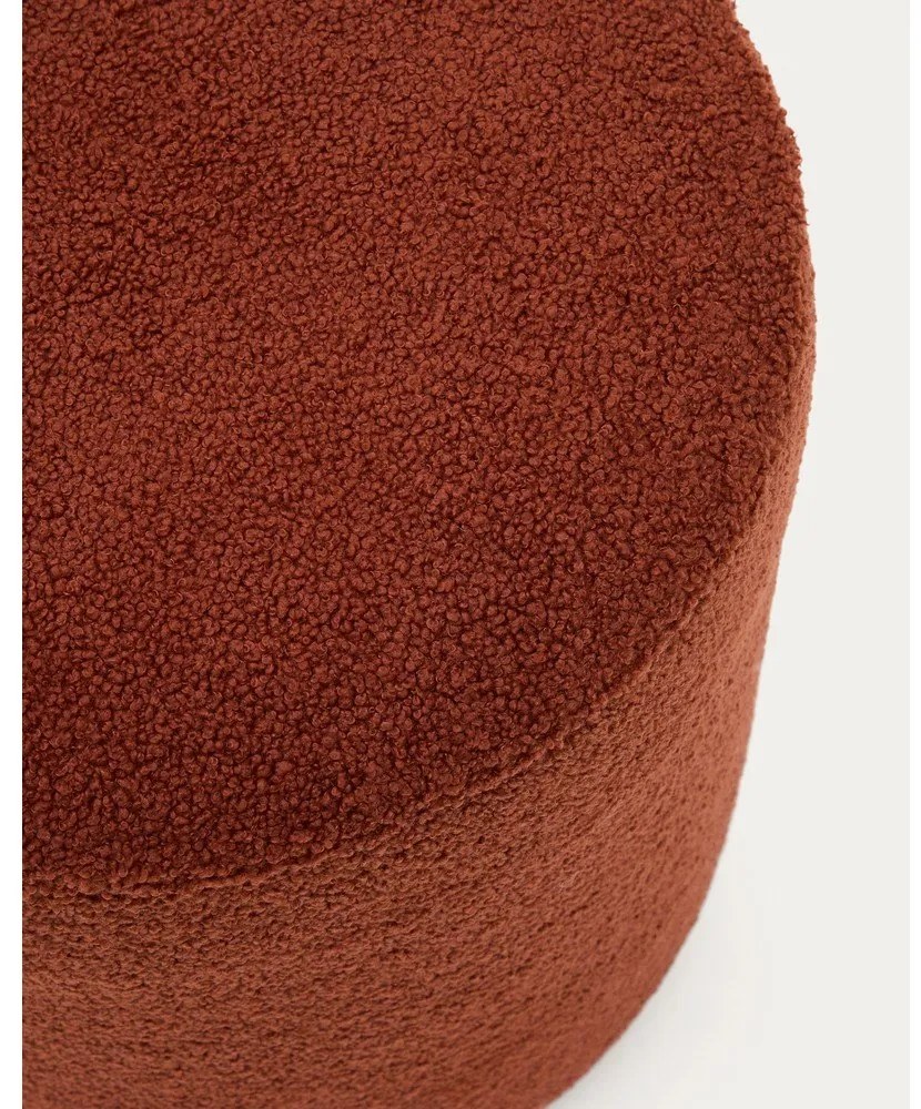 Taburet v terakotovej farbe z textílie buklé Kaeli – Kave Home