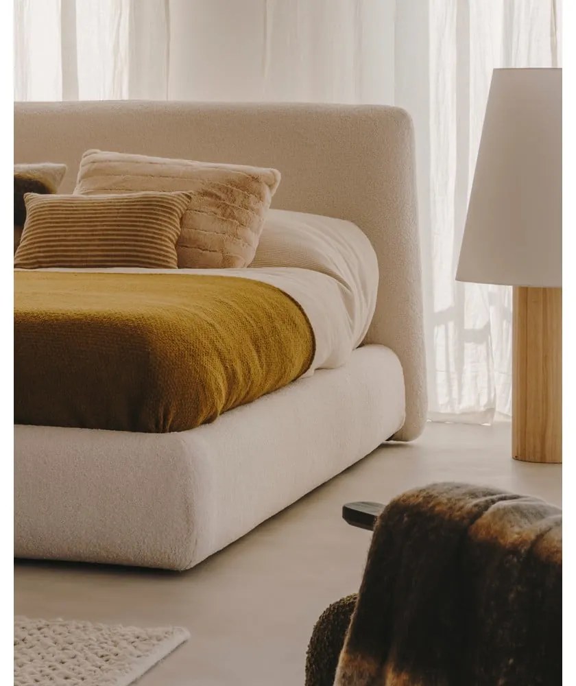 Béžová čalúnená dvojlôžková posteľ 160x200 cm Martina – Kave Home