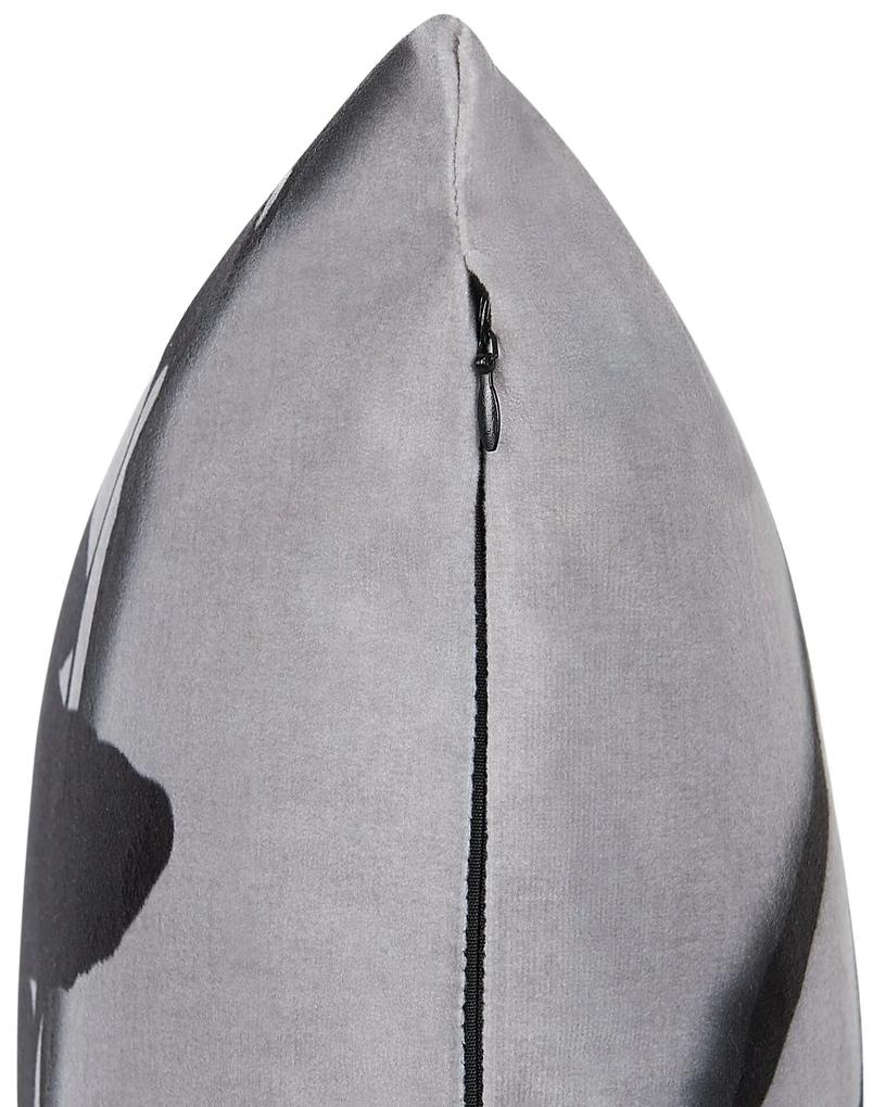 Zamatový vankúš so vzorom 45 x 45 cm sivý ORADEA Beliani
