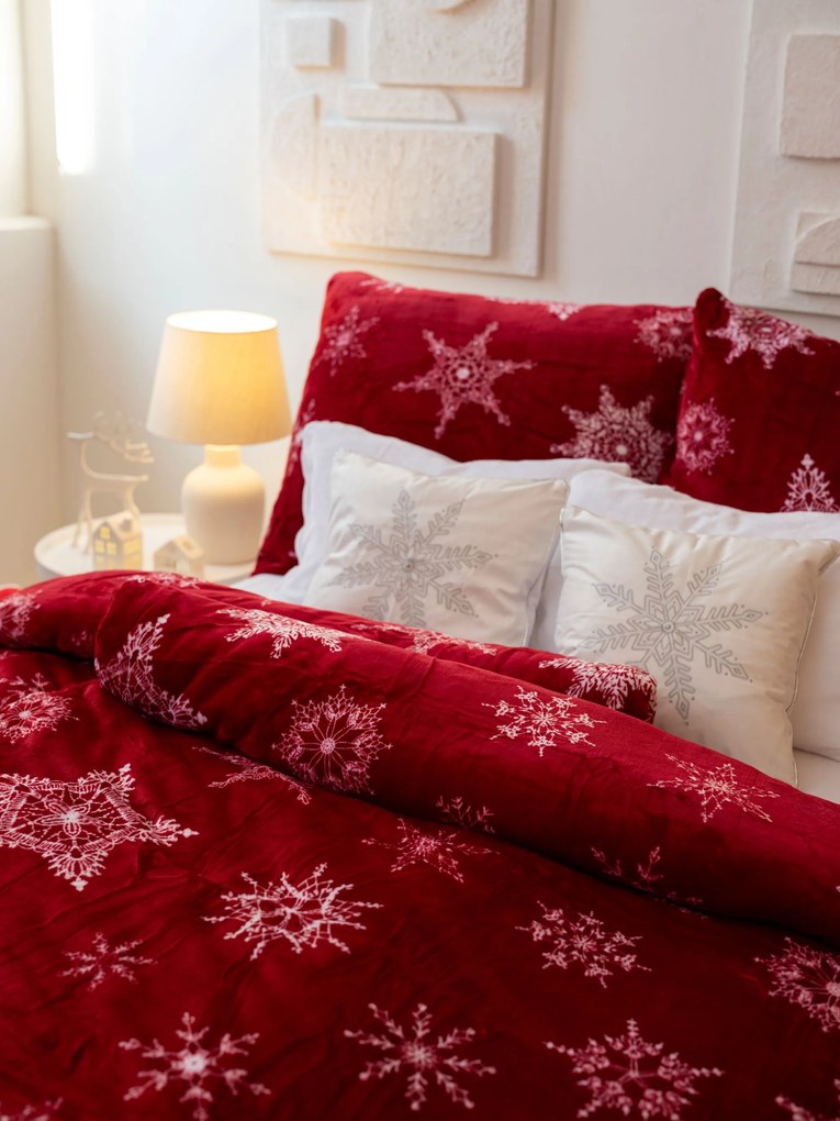 Predĺžené obliečky mikroplyš Exclusive – Snehové vločky červené