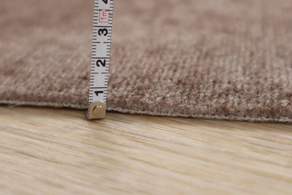 Associated Weavers koberce Metrážny koberec Panorama 44 tmavo hnedý - Kruh s obšitím cm