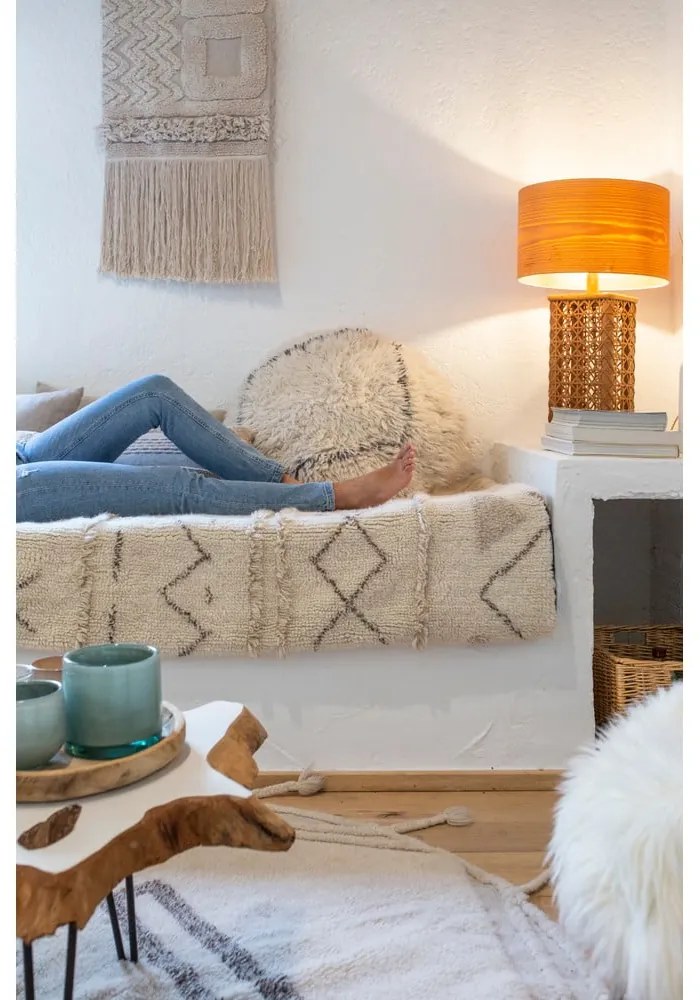 Biely vlnený taburet Berber Soul – Lorena Canals