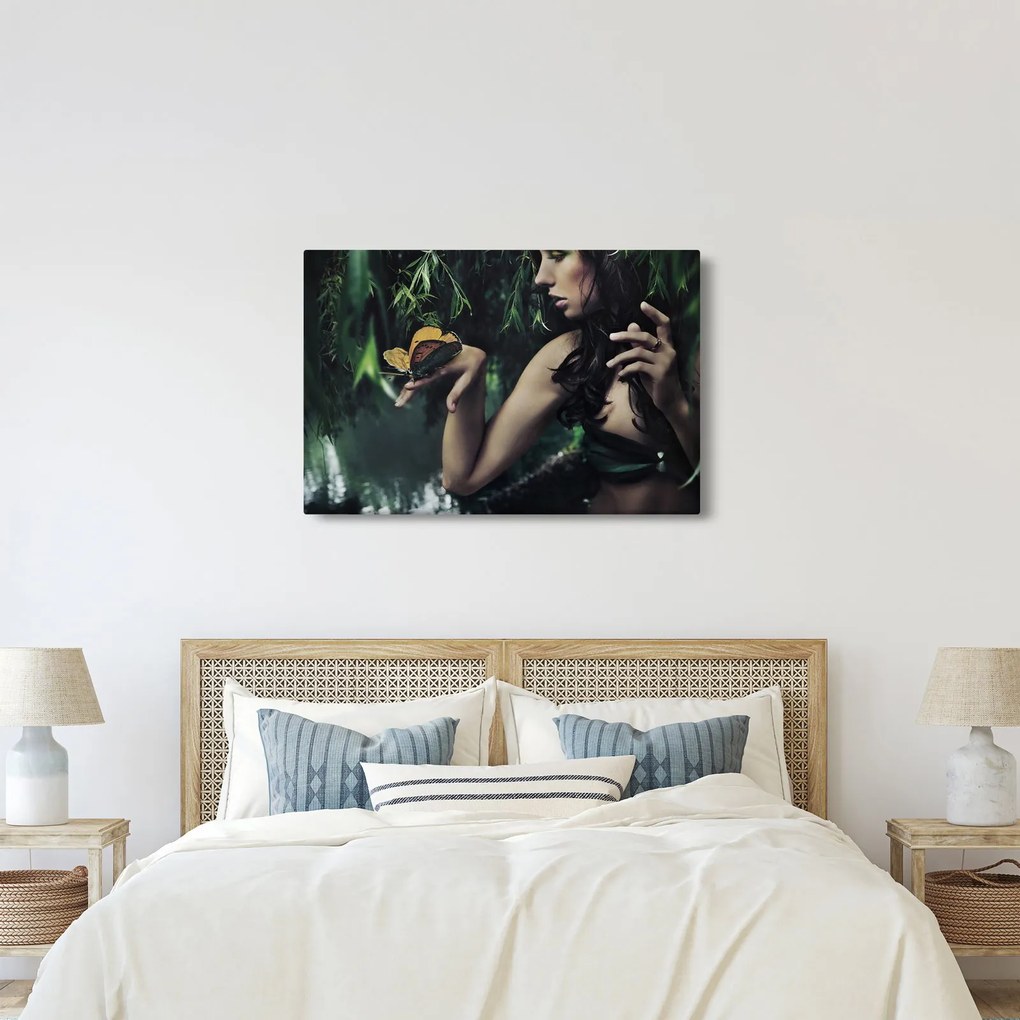 Obraz pôvabnej ženy s motýľom (90x60 cm)