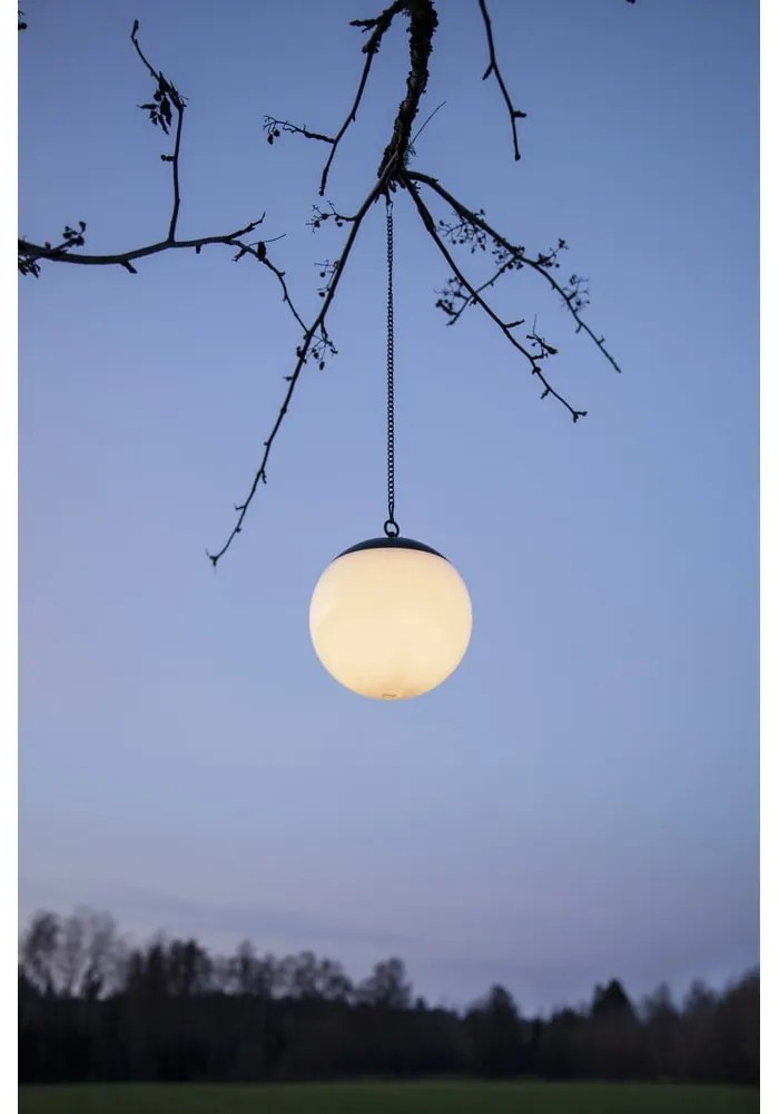 Závesné vonkajšie solárne svietidlo Star Trading Globus, ø 20 cm