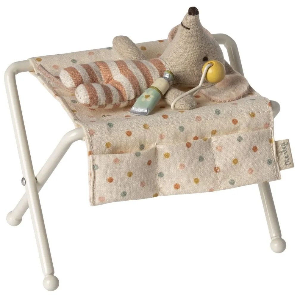 Maileg Prebaľovací pult pre zvieratká Maileg Baby Mouse Off White