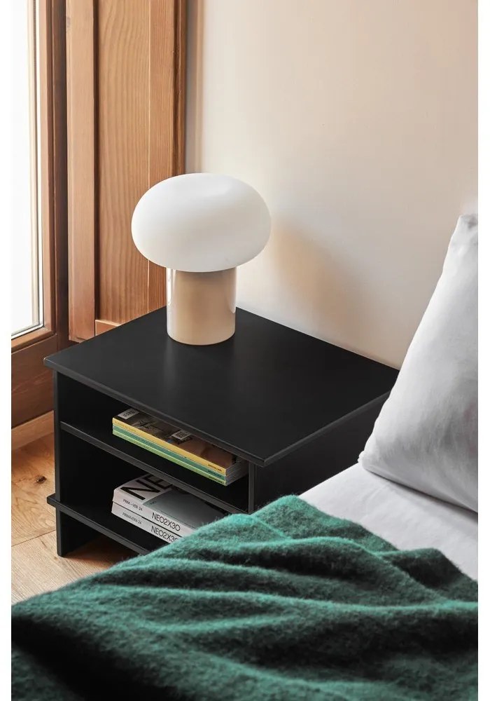 Čierny nočný stolík s poličkami Inari – Teulat