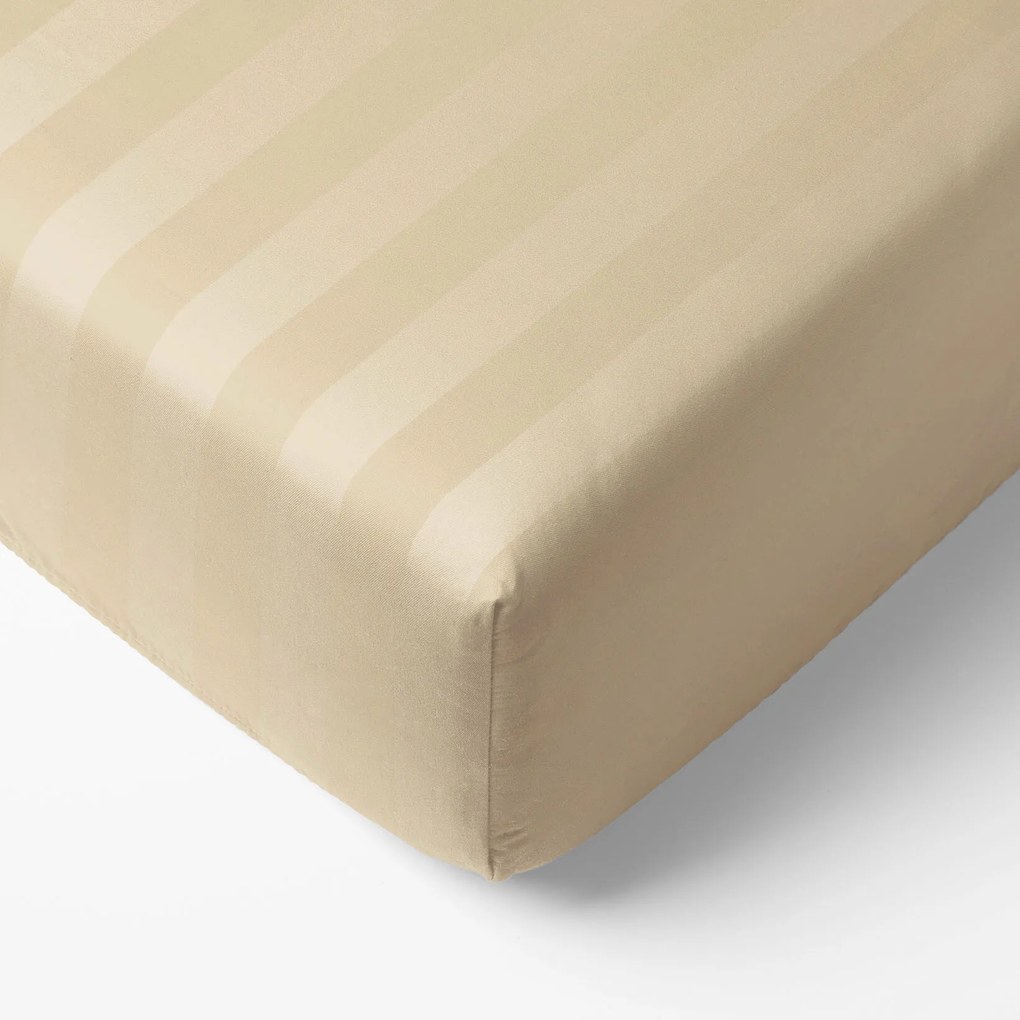 Goldea damašková napínacia plachta - zlaté prúžky so saténovým leskom 140 x 200 cm