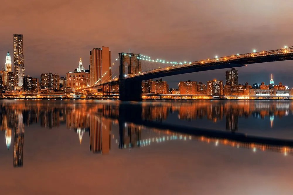 Samolepiaca fototapeta most vo večernom Manhattane