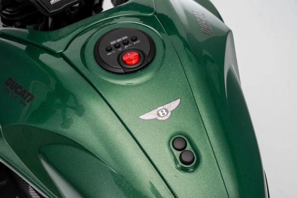 Detská elektrická motorka Ducati Diavel x Bentley Green