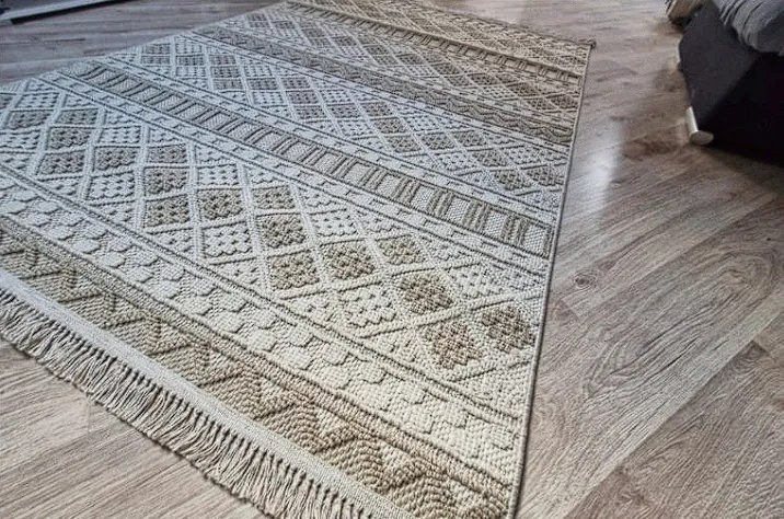 Moderný boho koberec s geometrickým vzorom – béžový 086-B Rozmer: 140x190 cm