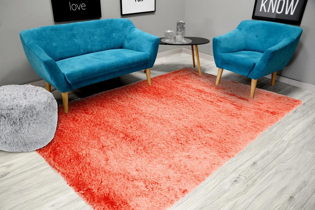 Luxusný plyšový koberec koralovej farby 160 x 230 cm