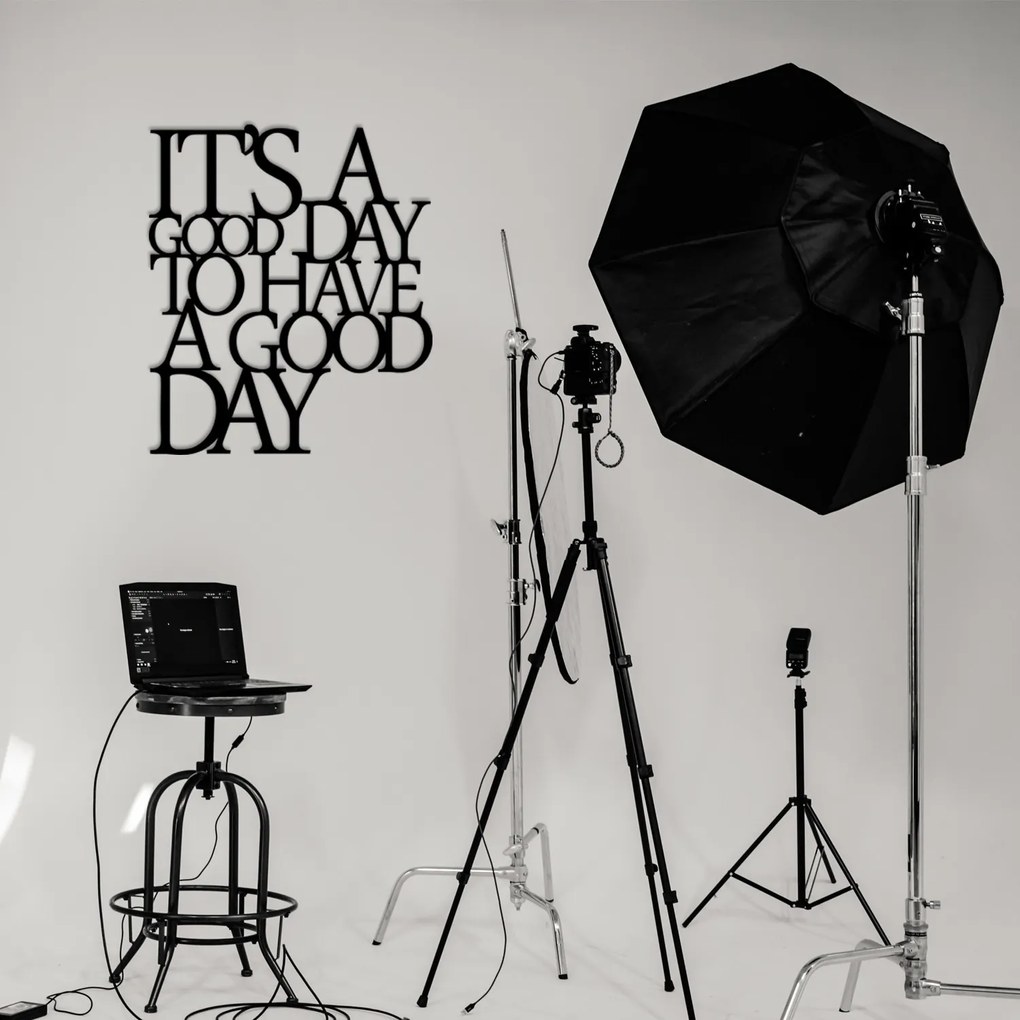 Nástenná kovová dekorácia Good Day černá