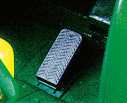 Peg Perego Elektrický traktor JOHN DEERE GATOR HPX MOTOR - 2 x 175 W BATÉRIA - 12V12AH - 2024