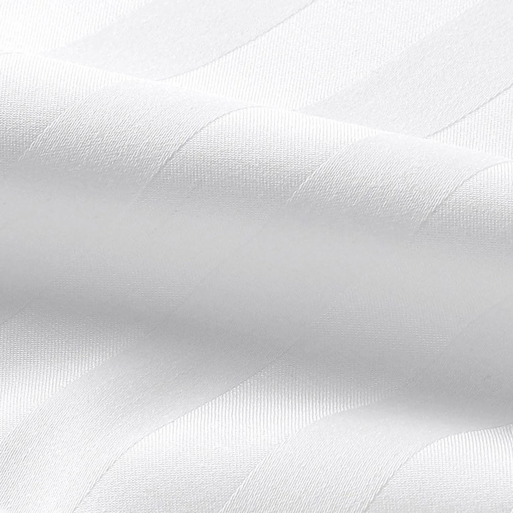 Goldea sviatočný hranatý damaškový obrus - biele saténové prúžky 140 x 220 cm