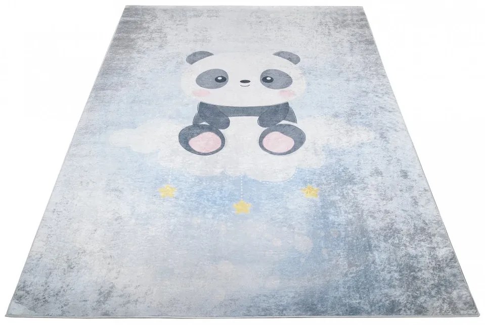 Detský koberec s motívom roztomilej pandy na mráčiku Šírka: 80 cm | Dĺžka: 150 cm