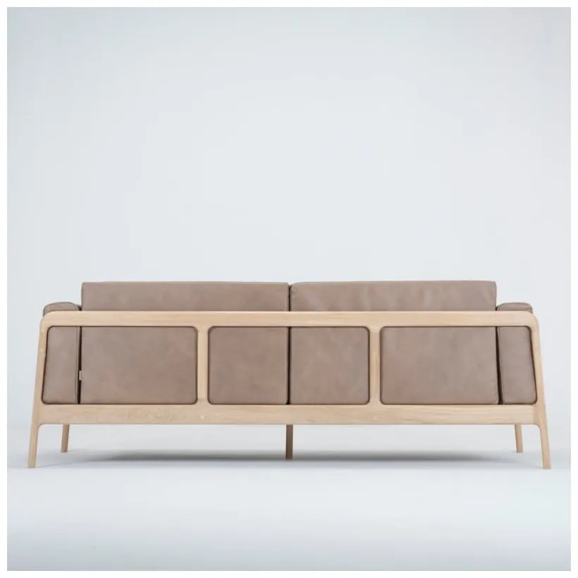 Svetlohnedá pohovka z byvolej kože s konštrukciou z masívneho dubového dreva Gazzda Fawn, 210 cm