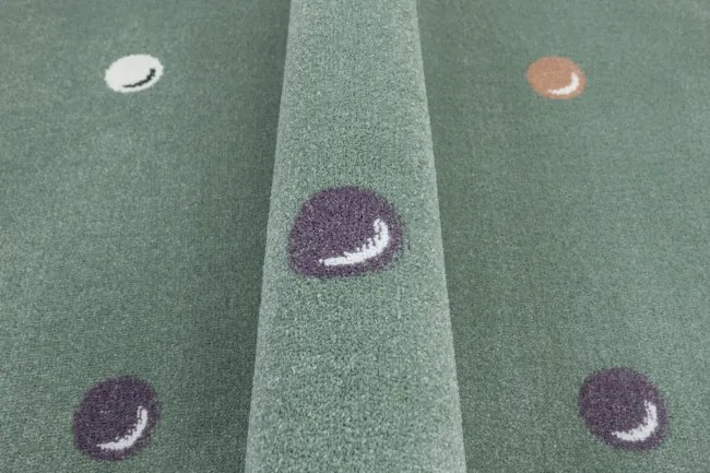 Metrážny koberec Lima C275b zelený / krémový