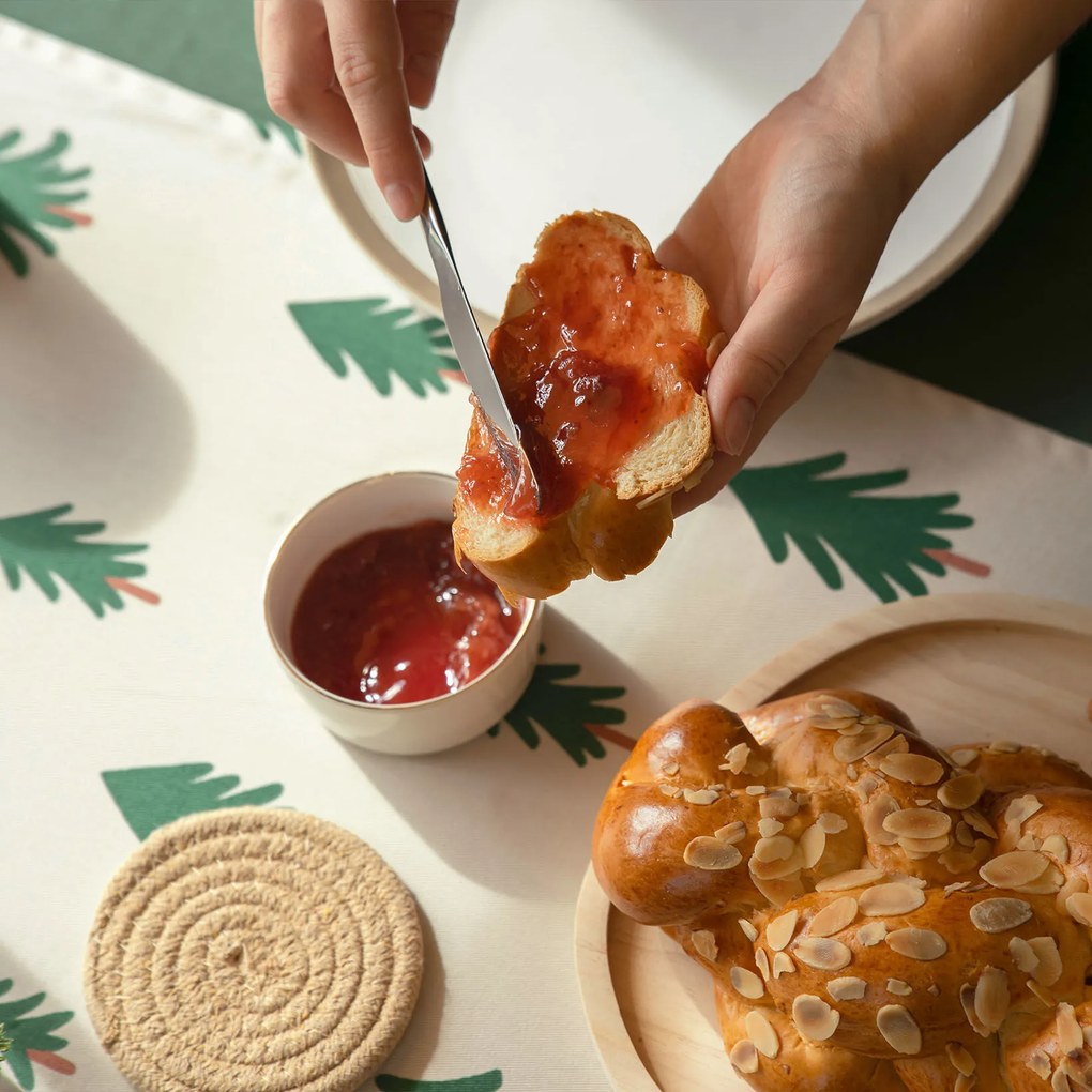 Goldea behúň na stôl z pevnej bavlny - stromčeky na režnom 50x140 cm