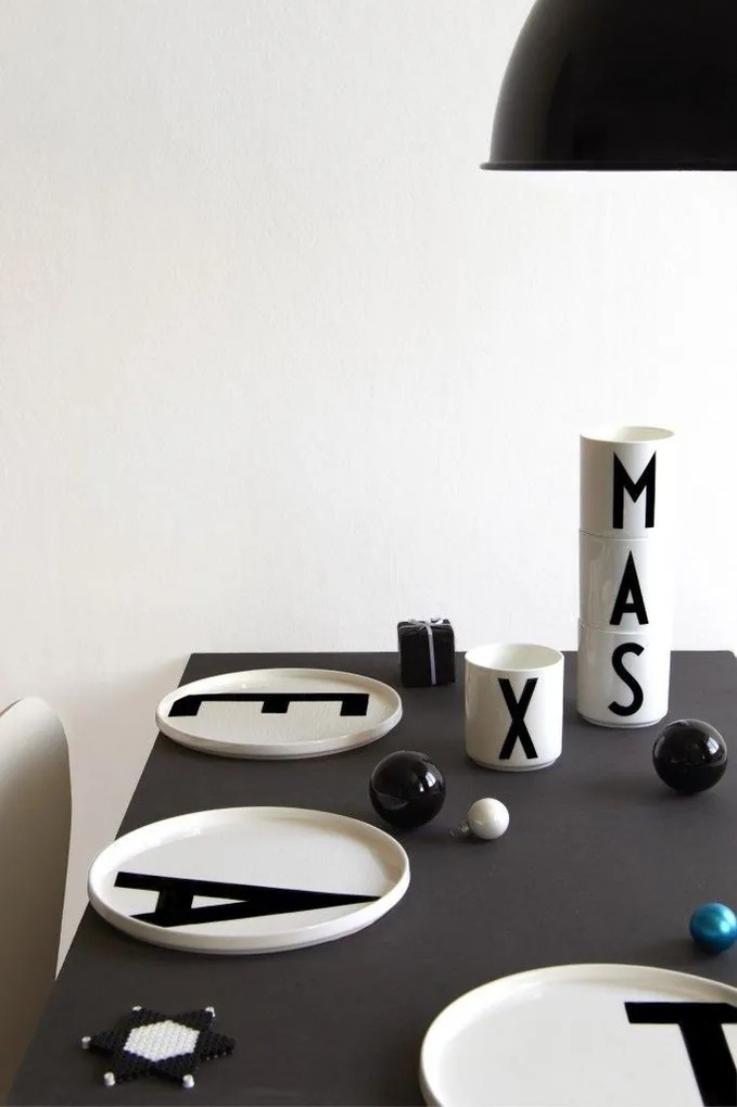 DESIGN LETTERS Porcelánový tanier Letters 20 cm W