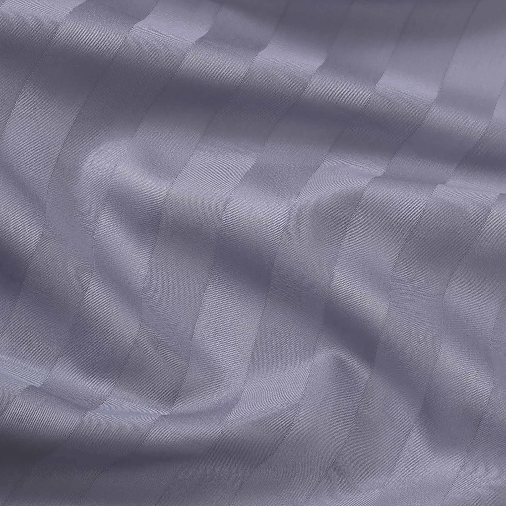 Goldea damaškový behúň na stôl - tmavo sivé prúžky so saténovým leskom 35x180 cm