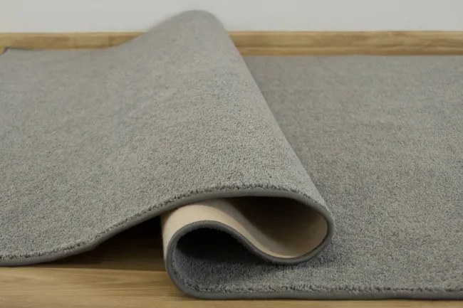 Metrážny koberec Fancy 76 sivý