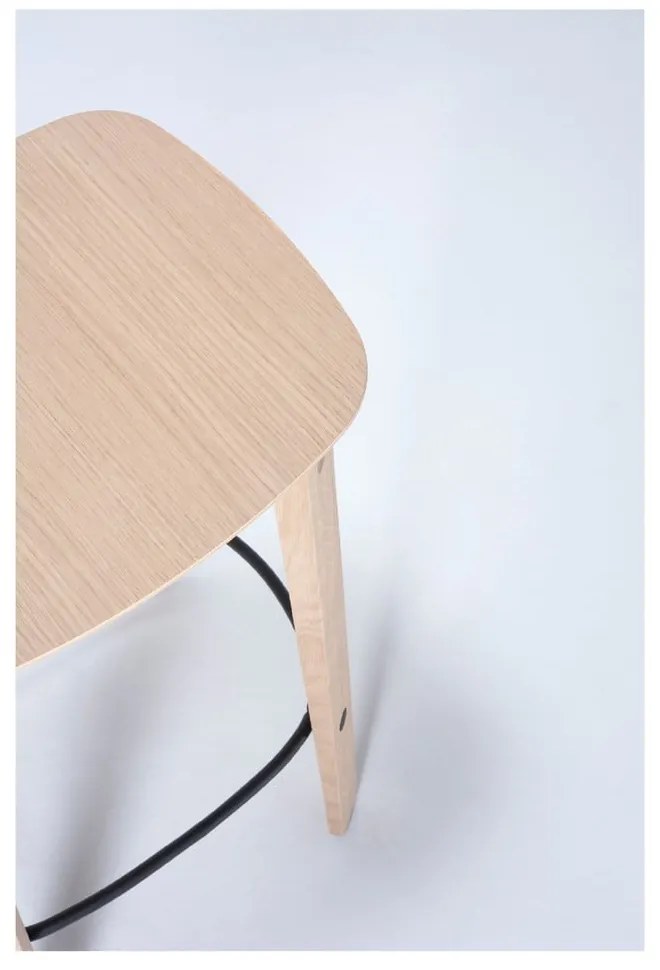 Barová stolička z dubového dreva v prírodnej farbe (výška sedadla 65 cm) Nora – Gazzda