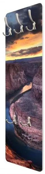 Vešiak na stenu Colorado River Glen Canyon
