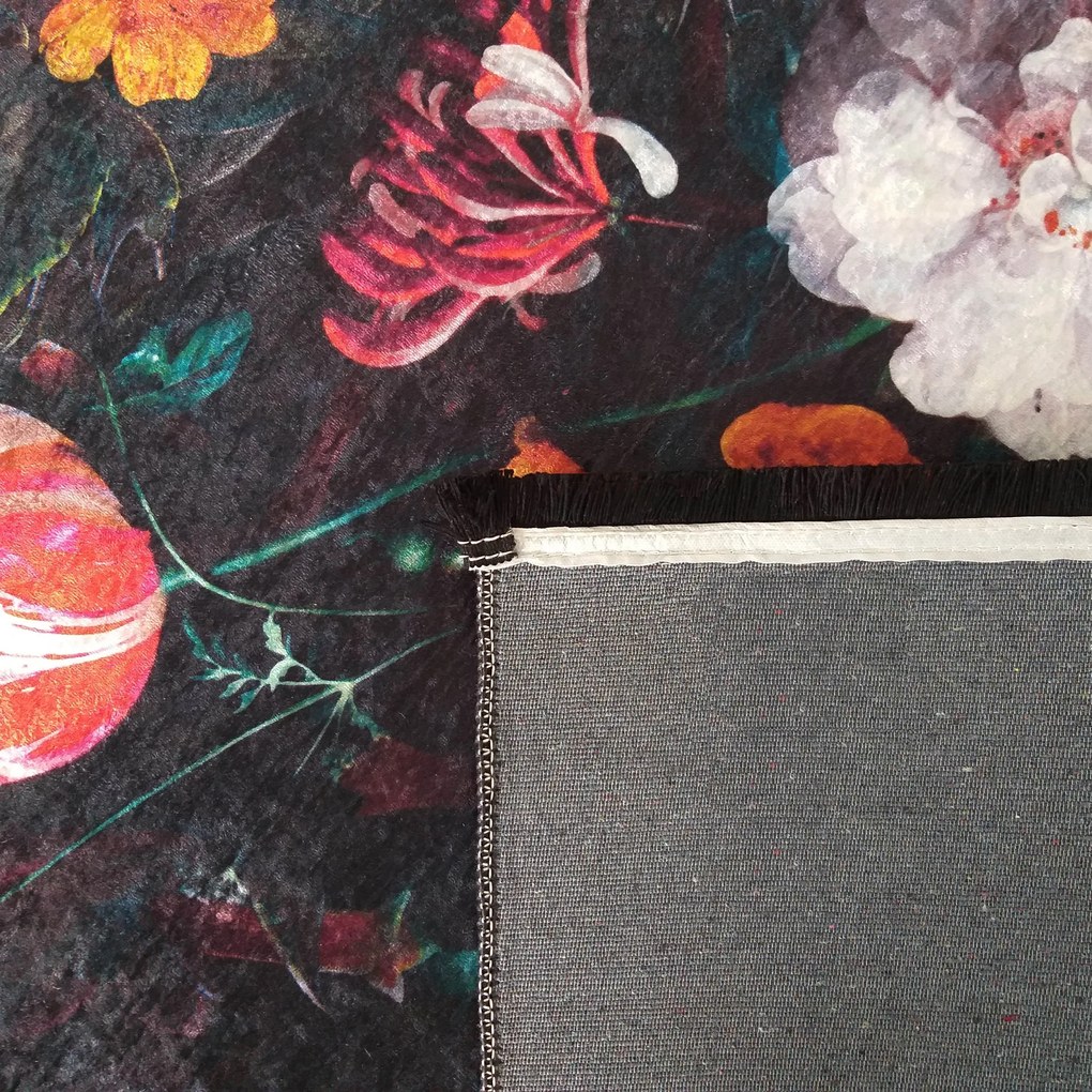 DY Čierny koberec s kvetinovým vzorom Horeca-New 119S Rozmer: 120x180 cm