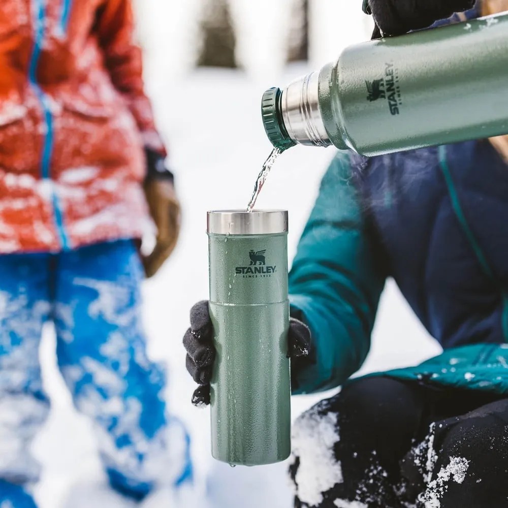 Zelená termoska s hrnčekom 1 l – Stanley