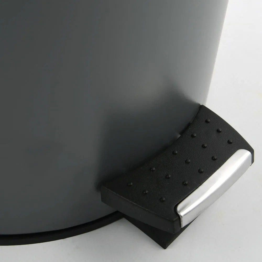 Tmavosivý nášľapný oceľový odpadkový kôš 3 l Adonis – Spirella