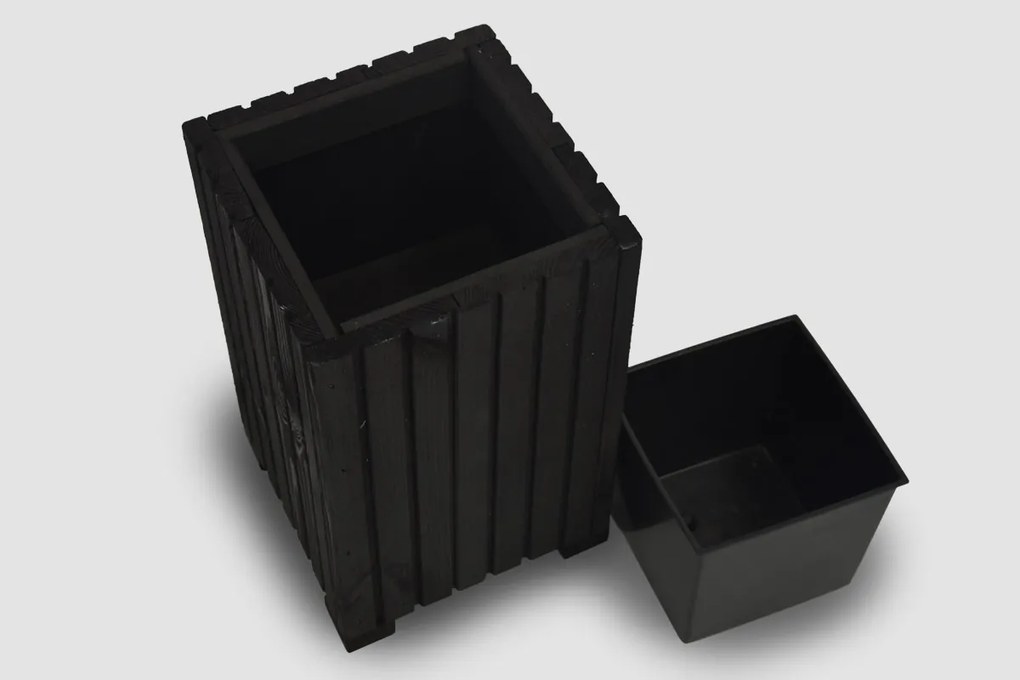 Štvorcový drevený truhlík s plastovou vložkou - čierna, 25x25x25