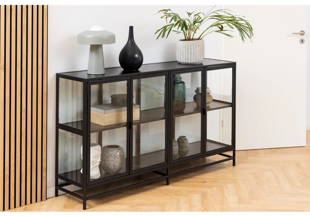 Čierna vitrína v dekore jaseňa 152x86 cm Seaford – Actona