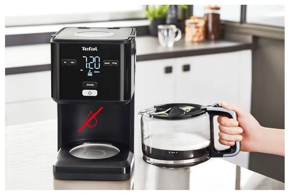 Čierny kávovar na filtrovanú kávu Smart'n'light CM600810 – Tefal