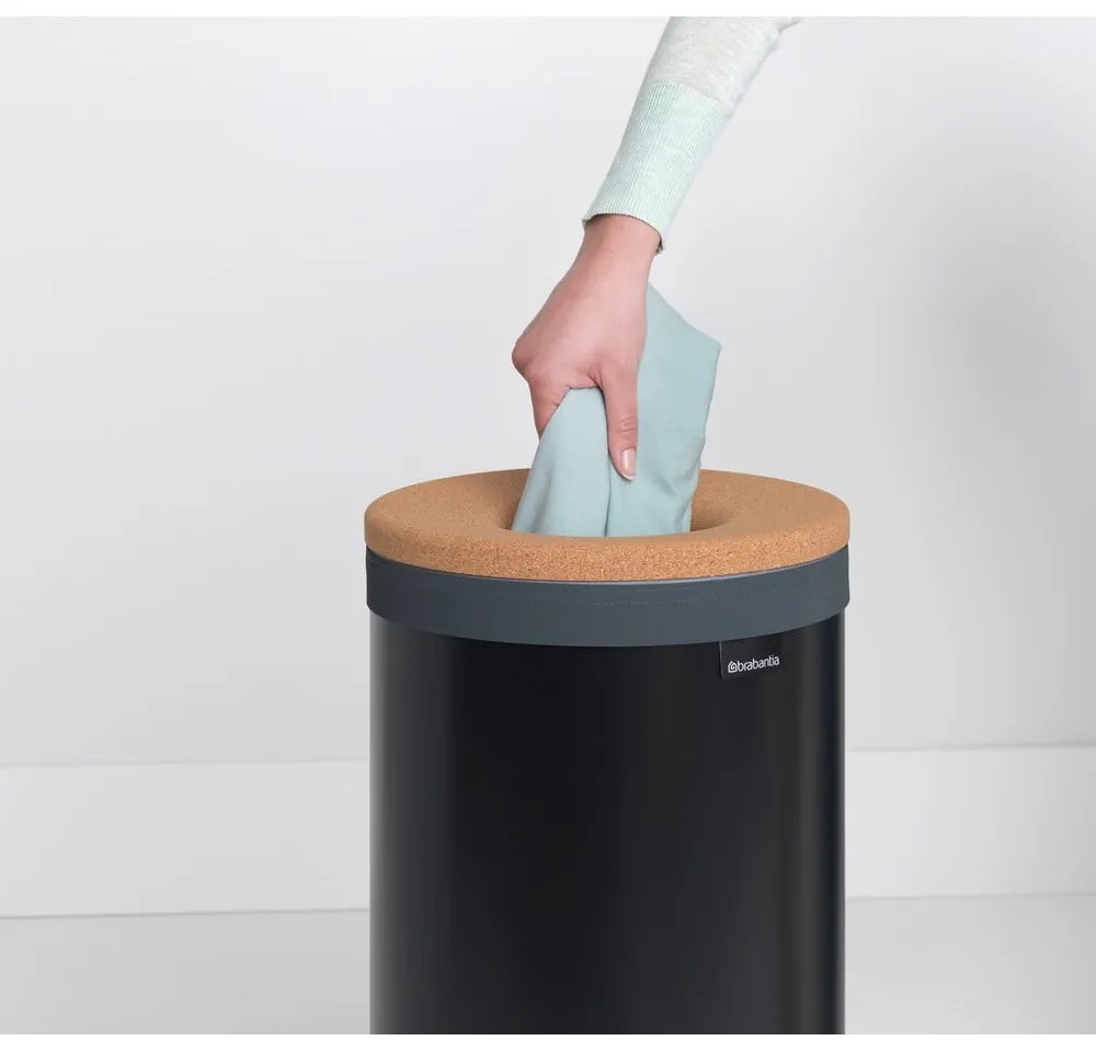 Matne čierny kovový kôš na bielizeň 35 l – Brabantia
