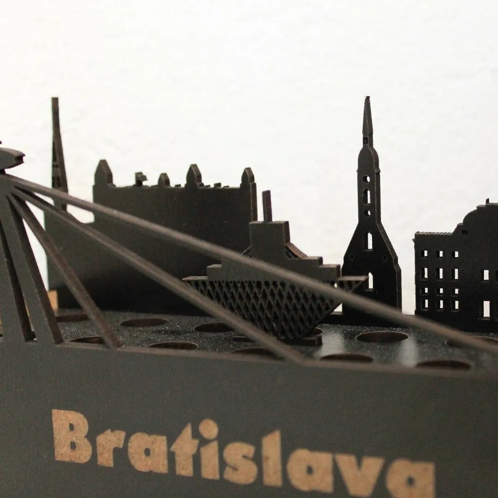 Drevený stojan na perá - Bratislava | DUBLEZ