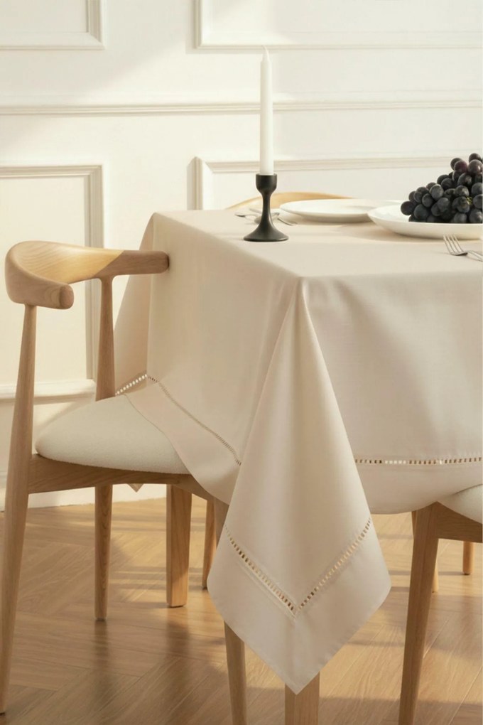 Obrus CLASSY béžový Rozmer: 140x200 cm