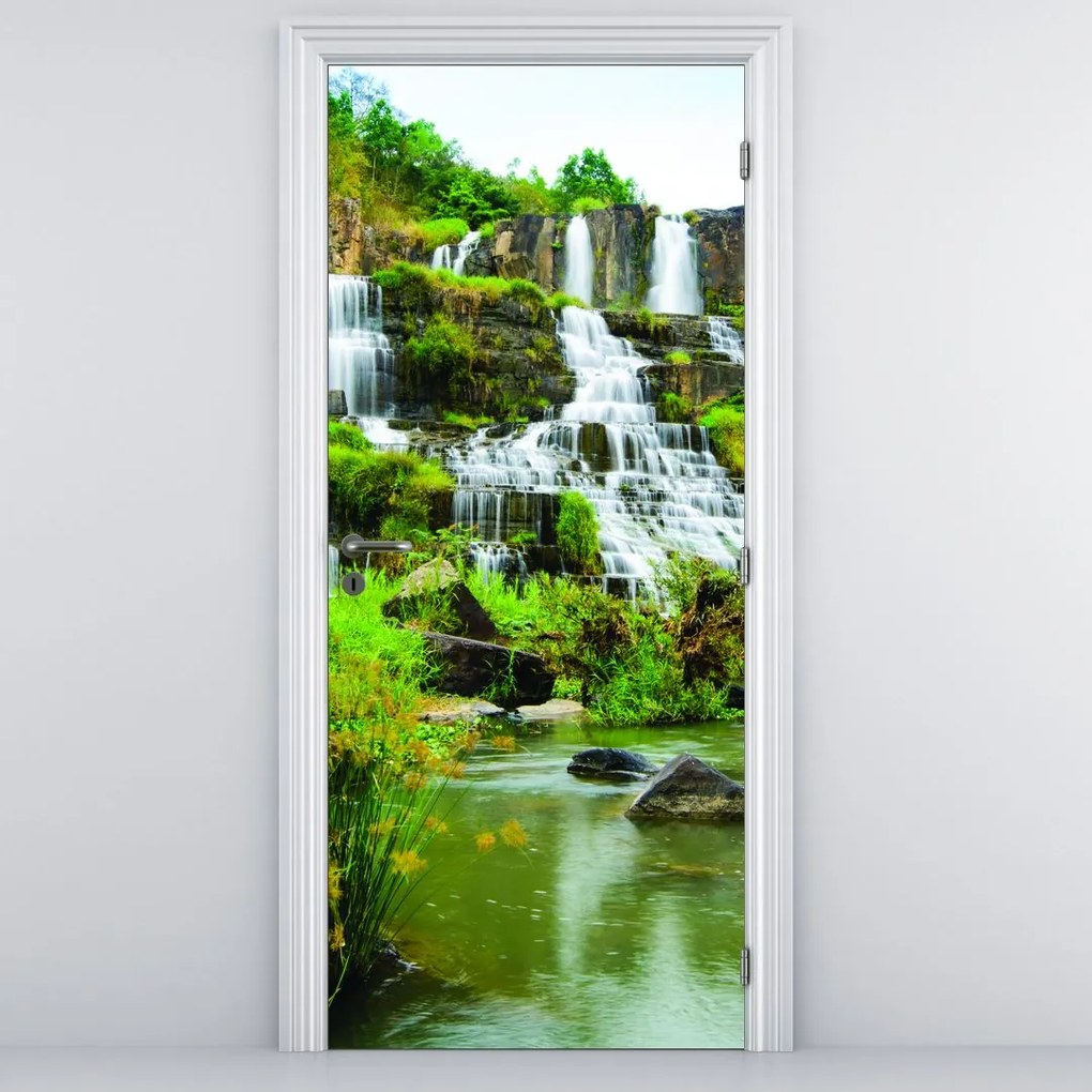 Fototapeta na dvere - Vodopády so zeleňou (95x205cm)