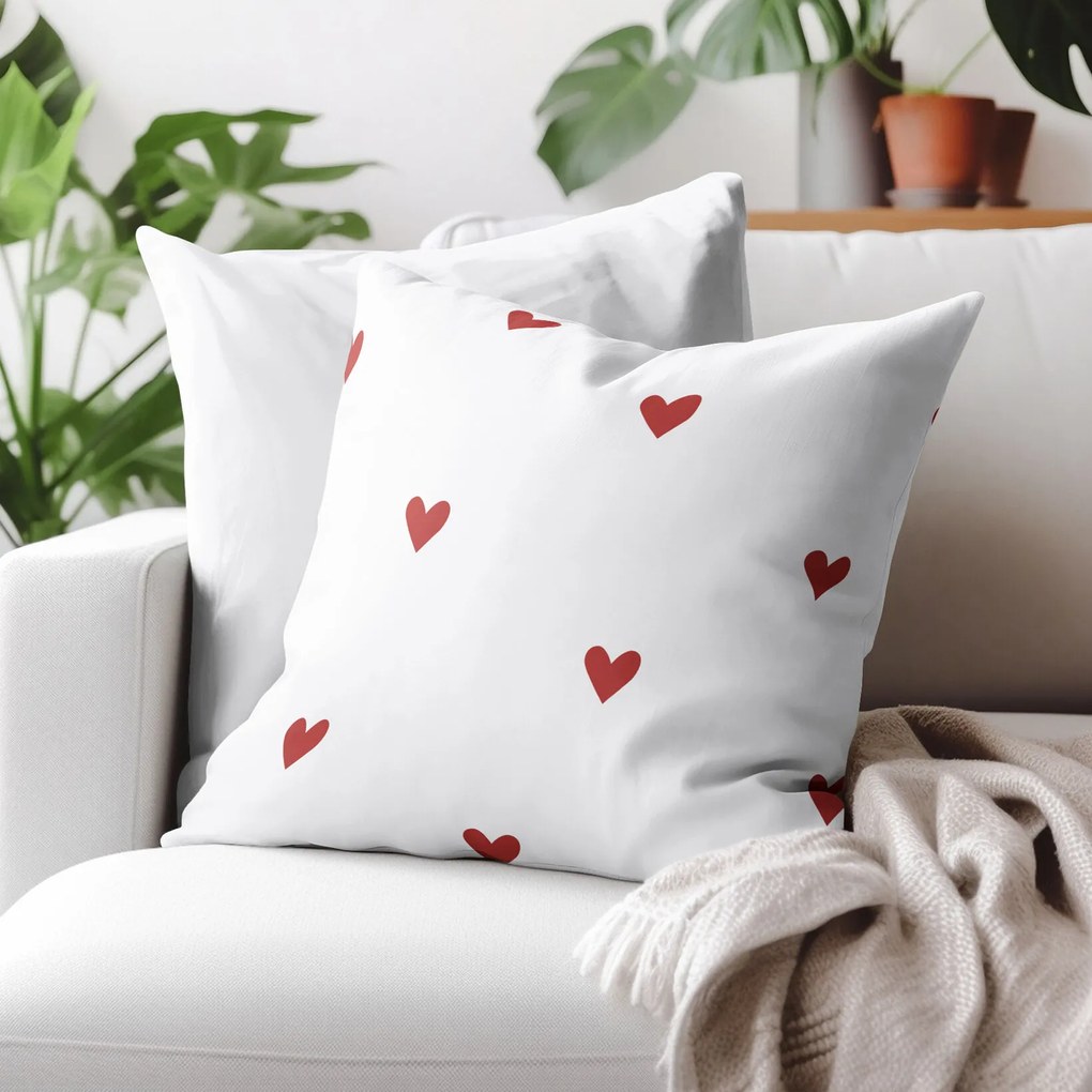 Goldea bavlnená obliečka na vankúš - červené srdiečka na bielom 50 x 50 cm