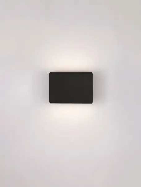 Minimalistické nastenné svietidlo Oti Čierna