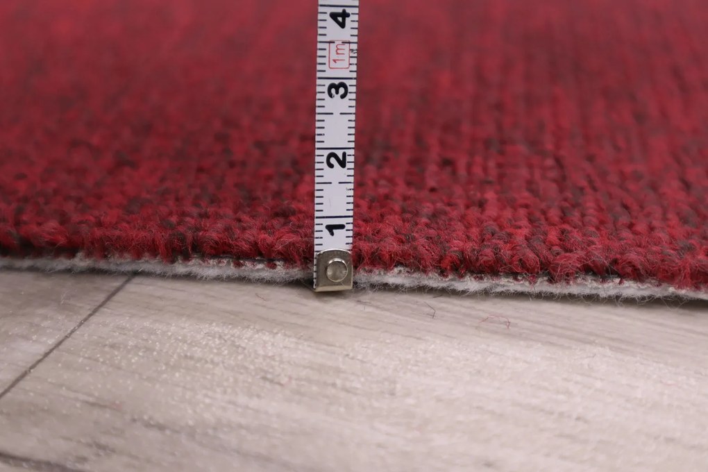 Metrážny koberec Astra červená - neúčtujeme odrezky z role, na mieru, šíře 1,33m,1m,2m,3m,4m,na mieru, neúčtujeme odrezky, červená, chodba / predsieň