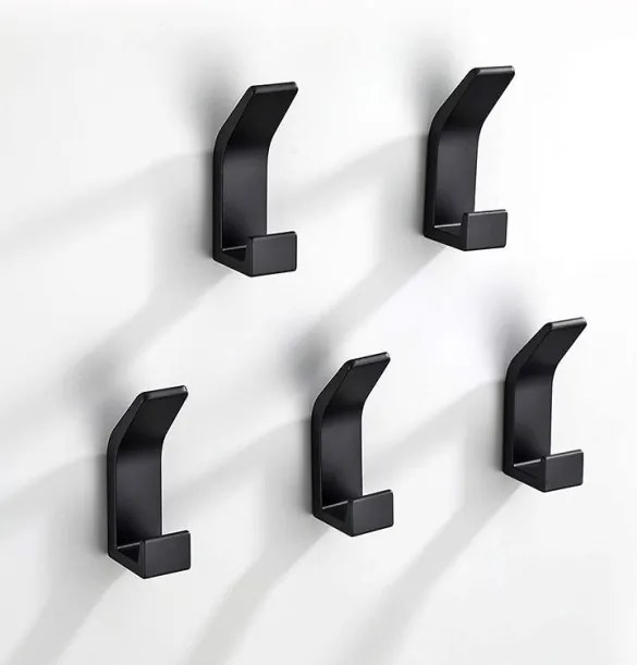 Sada piatich vešiakov OMNOS čierna (5 ks)