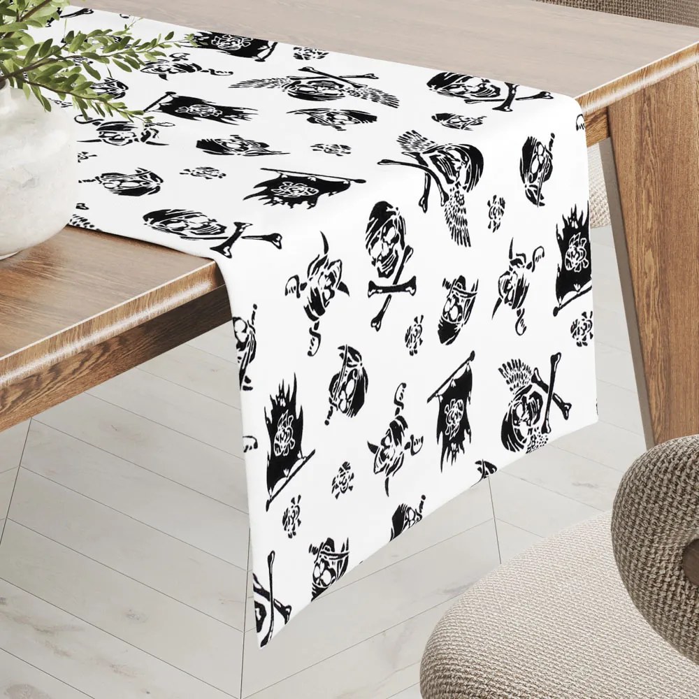 Biante Detský bavlnený behúň na stôl Sandra SA-105 Čierne pirátské lebky na bielom 35x120 cm