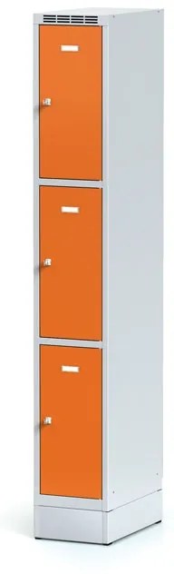 Alfa 3 Šatníková skrinka na sokli s úložnými boxami, 3 boxy, 1920 x 300 x 500 mm, otočný zámok, oranžové dvere