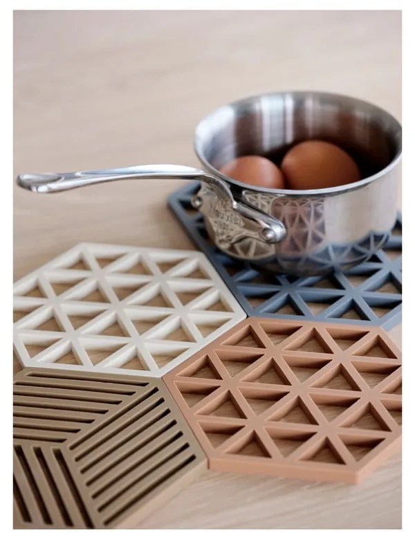 Sivá silikónová podložka pod horúce nádoby Zone Triangles