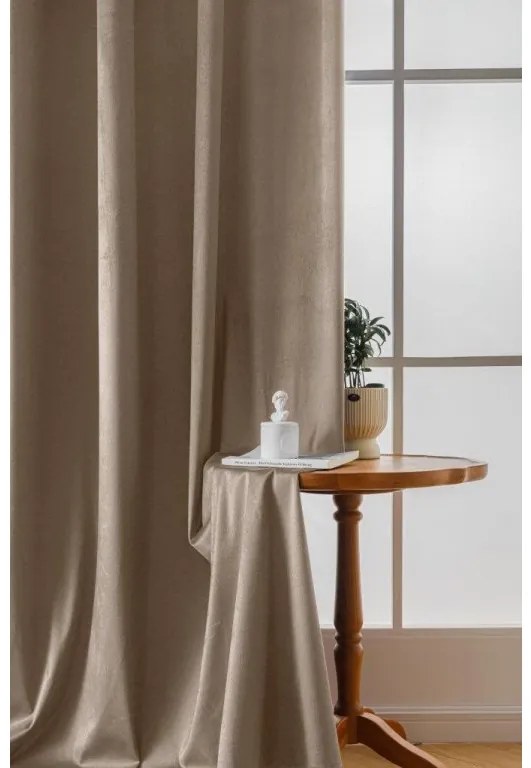 Svetlohnedý zatemňovací záves VELVET 140x250 cm Zavesenie: Kovové krúžky