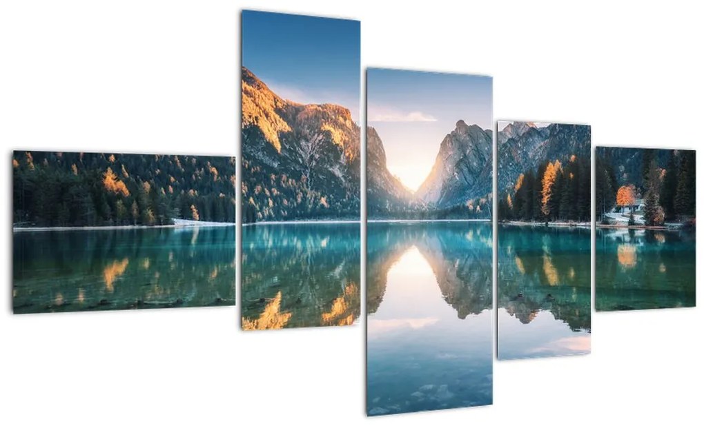 Obraz vodnej hladiny v horách