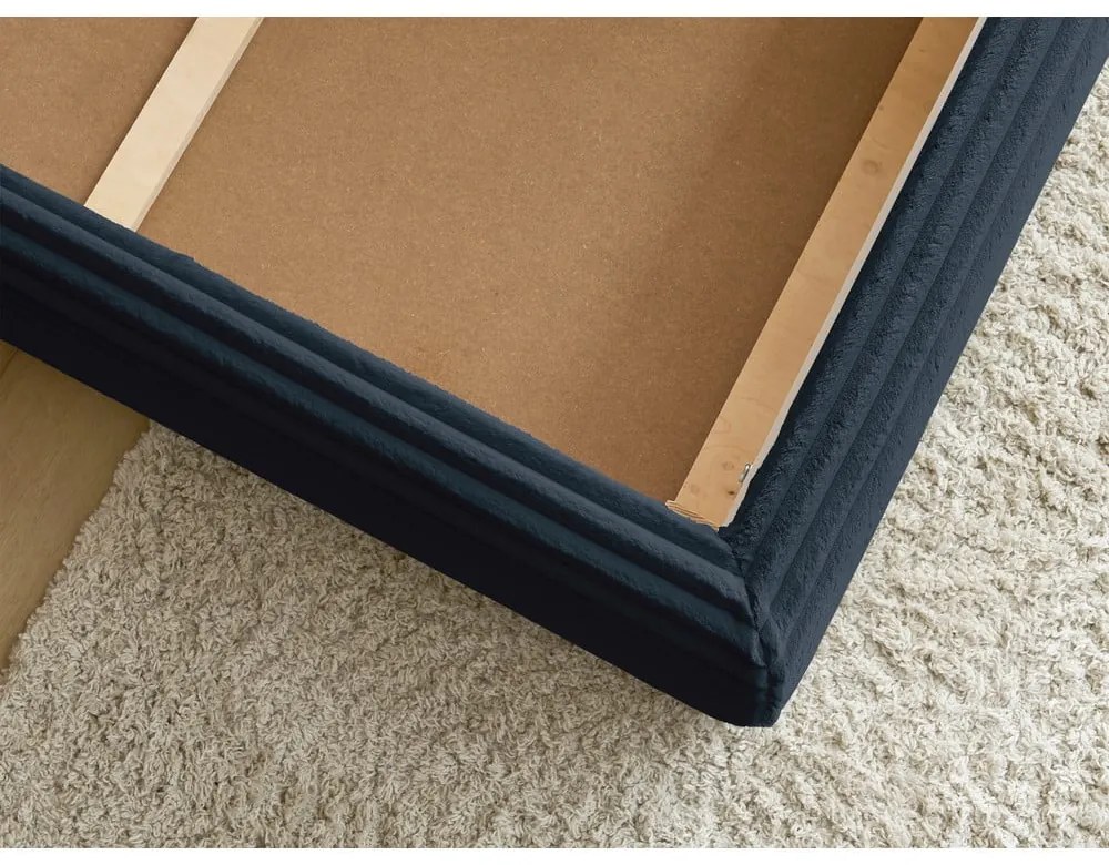 Tmavomodrá čalúnená dvojlôžková posteľ s úložným priestorom a roštom 160x200 cm Jade – Bobochic Paris