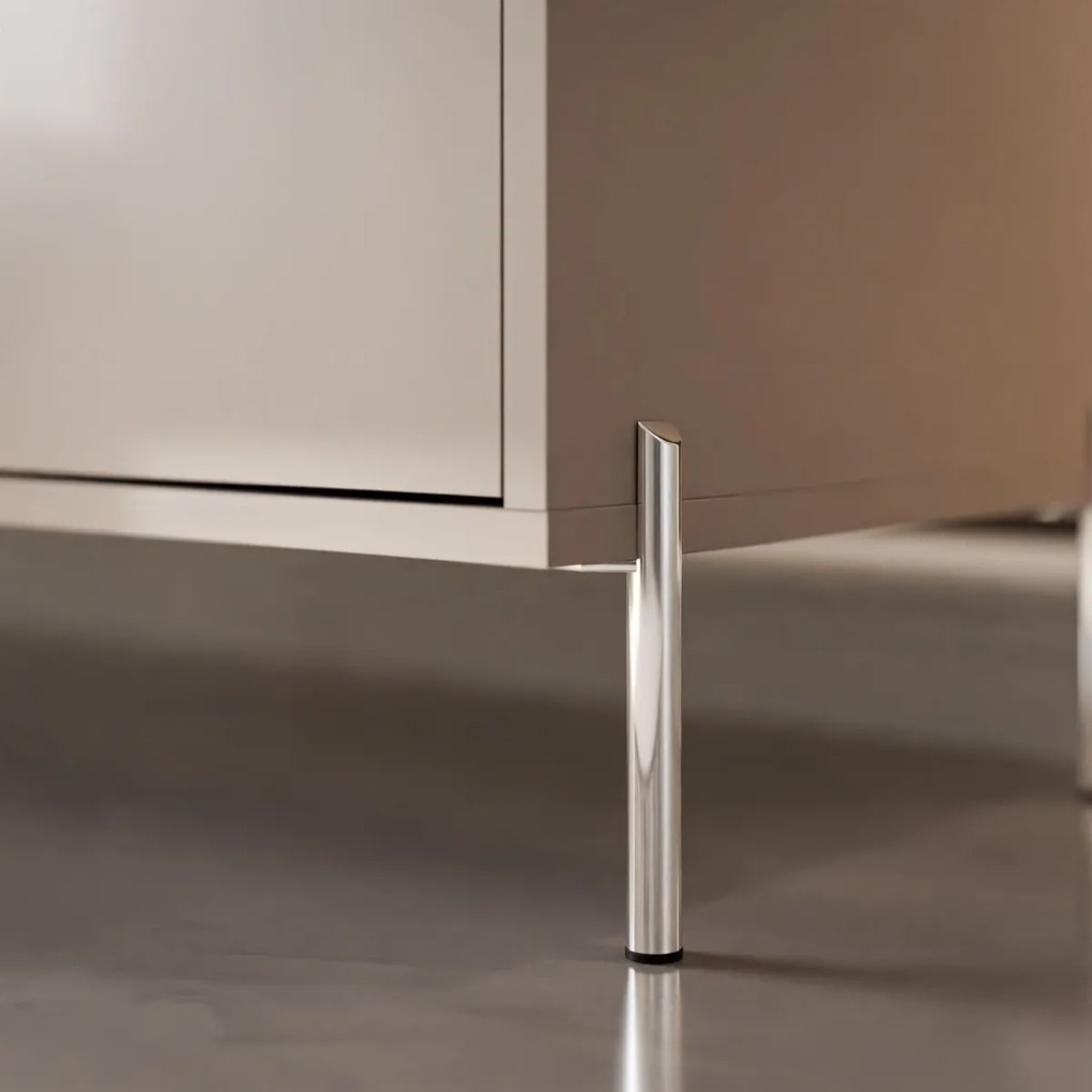 KOMODA ALWIN KAŠMÍR VYSOKÝ LESK 154 cm STRIEBORNÉ NOŽIČKY 14 cm